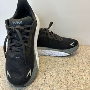 Hoka One Arahi 6 size 9 B width women’s sneakers sports